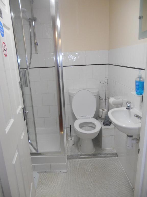 double room shared bathroom 3